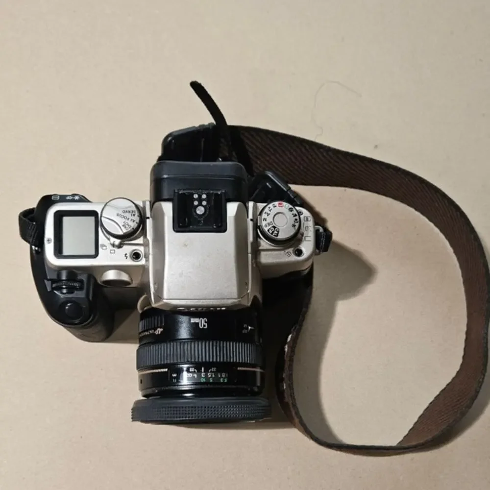 Canon EOS Elan II 35mm SLR Film Camera w/ EF 50mm f/1.4 USM Lens + Strap